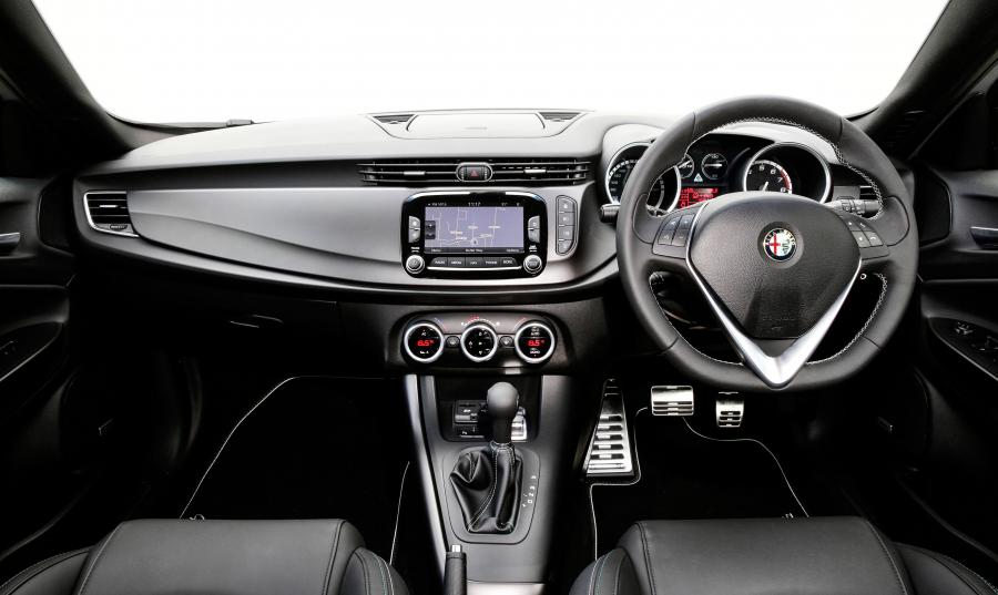 Торпедо Alfa Romeo Giulietta Quadrifoglio Verde (940) 2015 года  (AU) (фото 6 из 24)